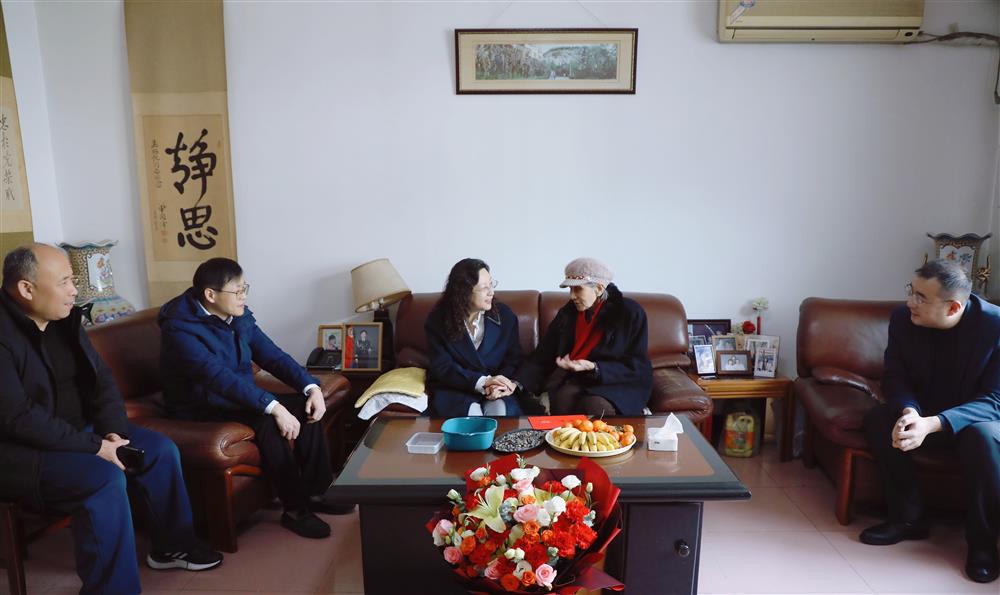 岁寒情深，新春送暖！ 济南产发集团党委书记、董事长黄蓓走访慰问离退休老干部